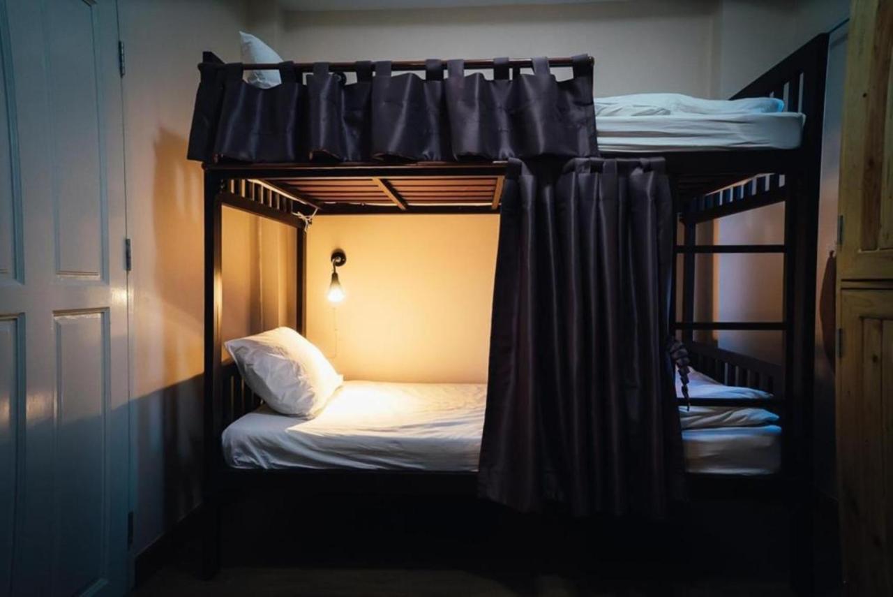 Small Space Cafe & Hostel 방콕 외부 사진