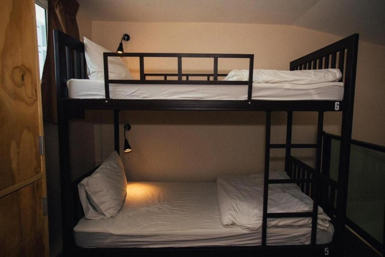 Small Space Cafe & Hostel 방콕 외부 사진