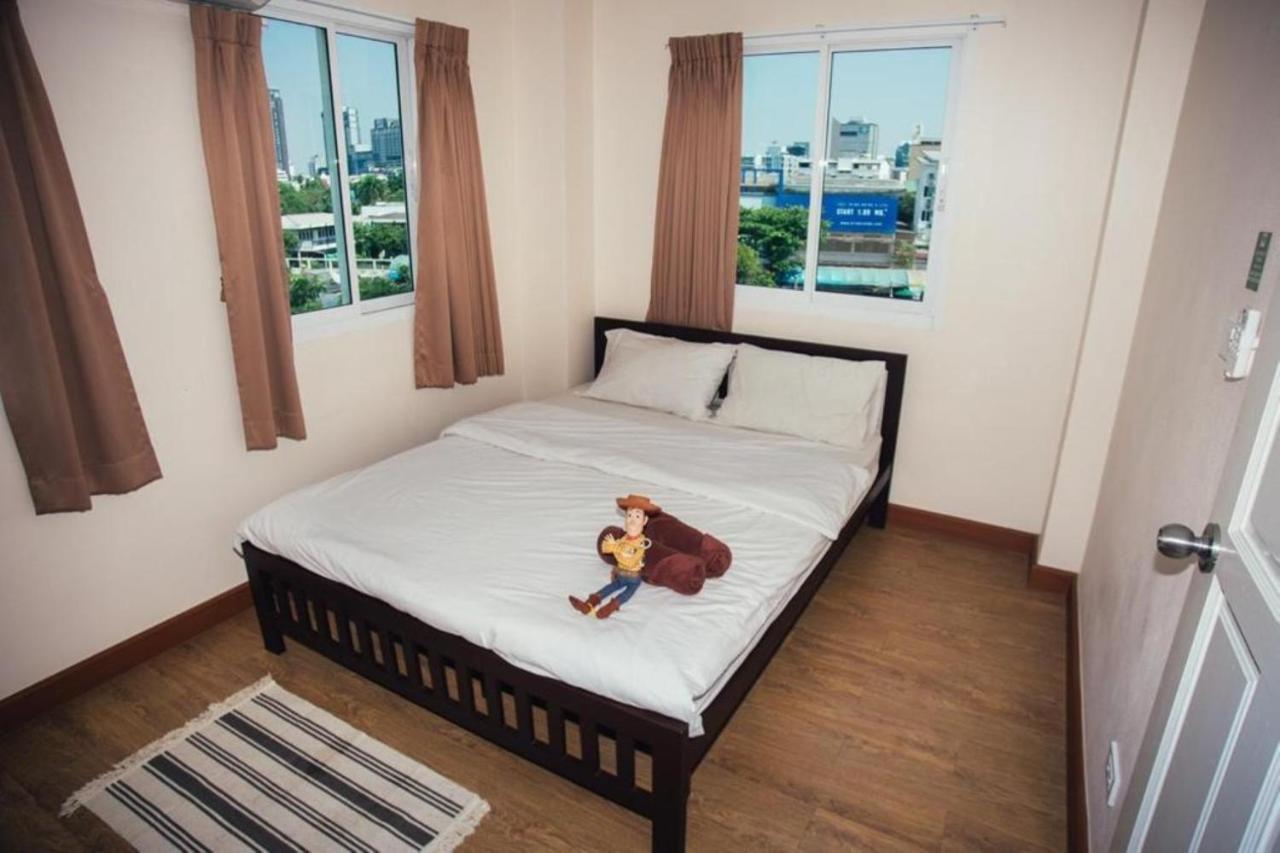 Small Space Cafe & Hostel 방콕 외부 사진