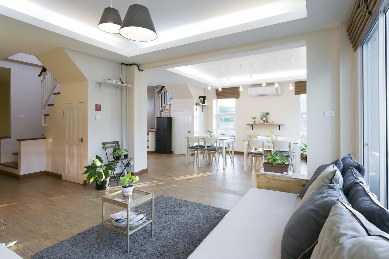 Small Space Cafe & Hostel 방콕 외부 사진