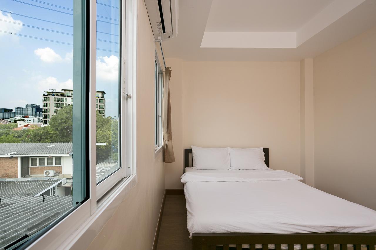 Small Space Cafe & Hostel 방콕 외부 사진