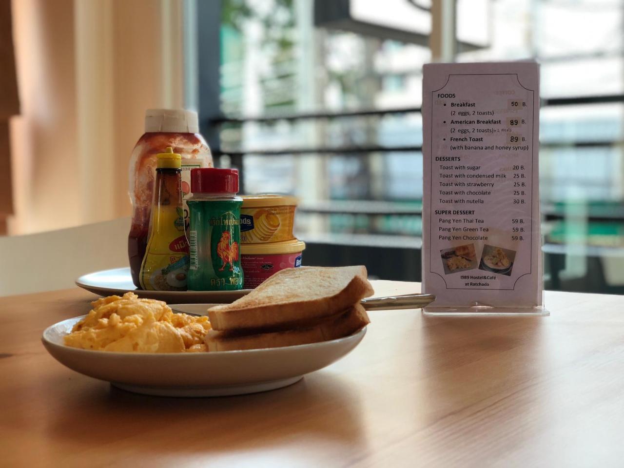 Small Space Cafe & Hostel 방콕 외부 사진