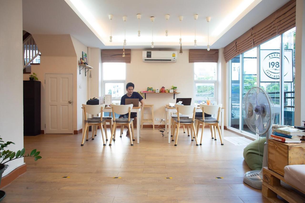Small Space Cafe & Hostel 방콕 외부 사진